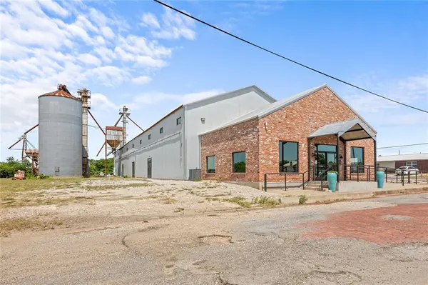 151 S 5th Street, Honey Grove, TX 75446