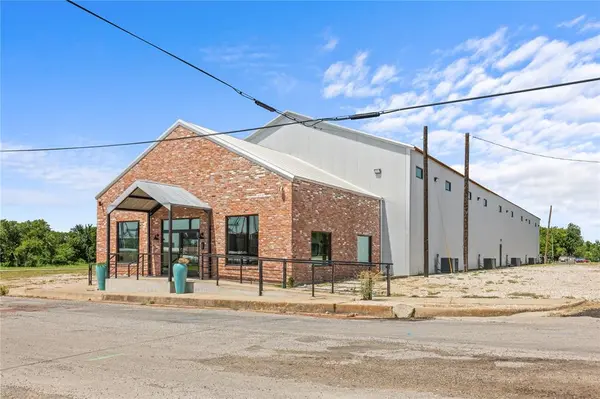 151 S 5th Street, Honey Grove, TX 75446