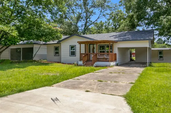 121 Circle Drive, Bogata, TX 75417