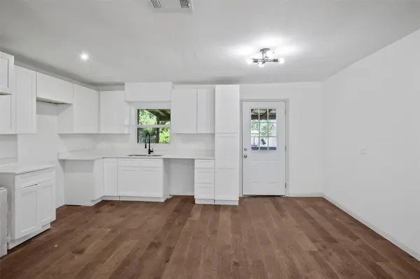 121 Circle Drive, Bogata, TX 75417