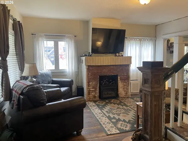 1006 5TH ST, Springfield, OR 97477