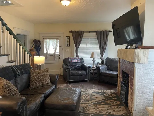 1006 5TH ST, Springfield, OR 97477