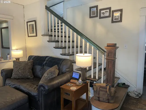 1006 5TH ST, Springfield, OR 97477