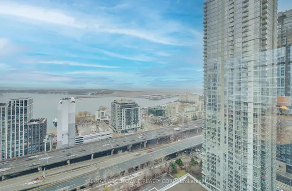 3 Navy Wharf CT #Ph02, Toronto C01, ON M5V 3V1