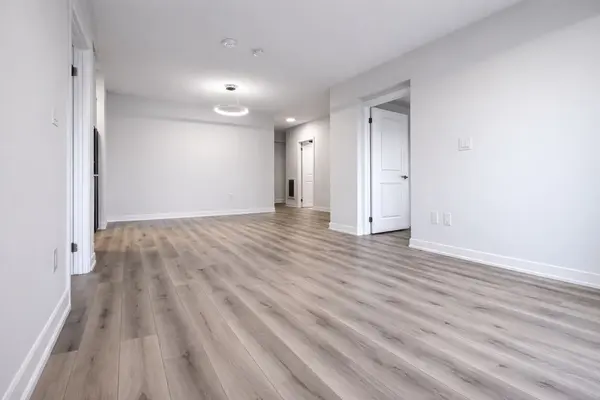 1475 Whites RD #403, Pickering, ON L1V 0H3