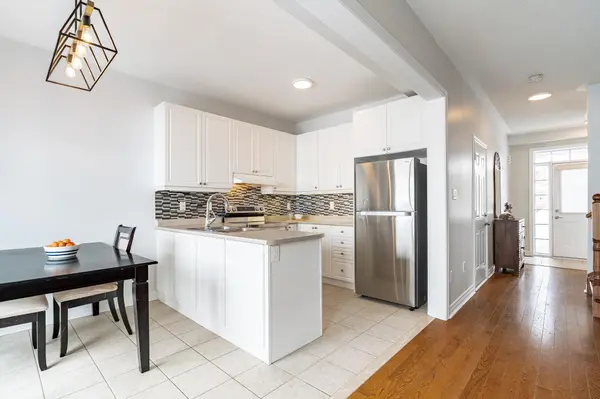 40 Forsyth CRES, Barrie, ON L4N 7T6