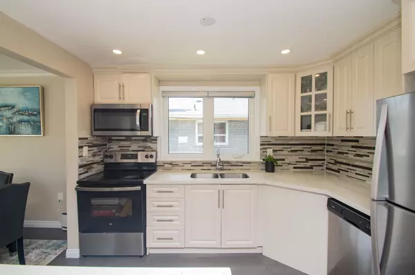 Toronto W10, ON M9V 2M5,65 Bridgenorth CRES