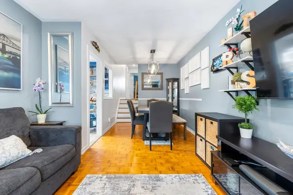 7656 Priory CRES, Mississauga, ON L4T 3H5