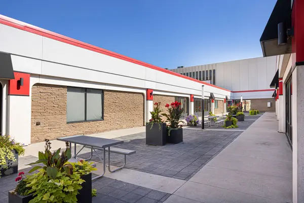 755 Queensway N/A E #18B-19B, Mississauga, ON L4Y 4C5