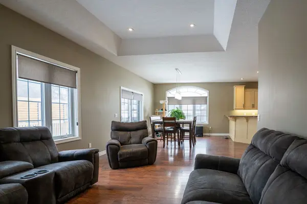 7 IRVING DR, Norwich, ON N0J 1P0