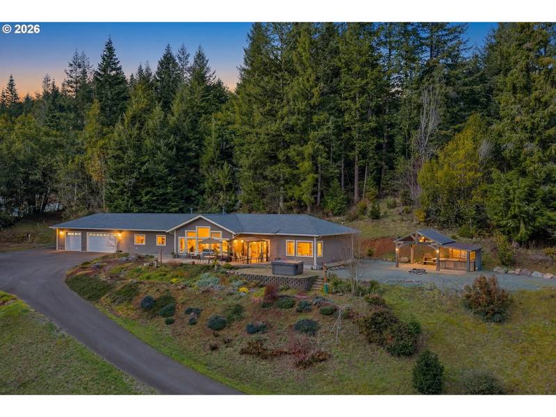 1561 N LAUREL ST, Coquille, OR 97423