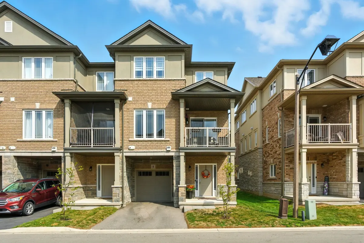 9 Laguna Village CRES, Hamilton, ON L0R 1P0