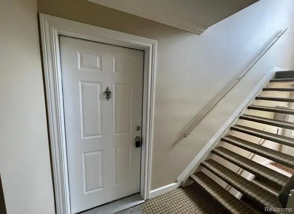 2445 TORQUAY AVE #112, Royal Oak, MI 48073