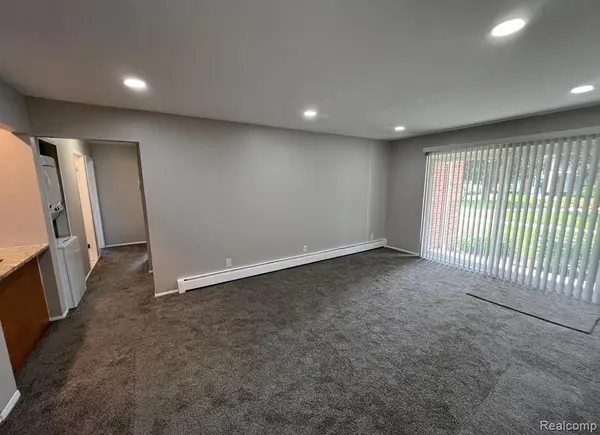 2445 TORQUAY AVE #112, Royal Oak, MI 48073