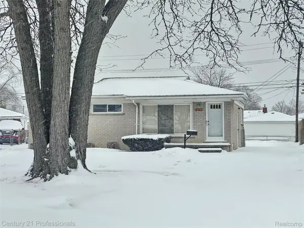 6582 Sterling CT, Garden City, MI 48135