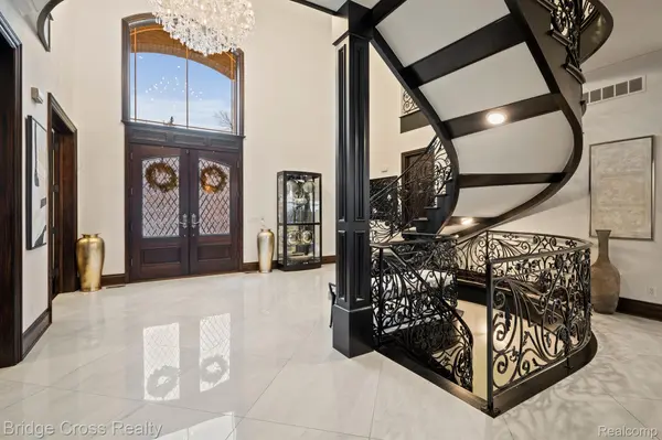 5820 LAKEVIEW AVE, Orchard Lake Village, MI 48323