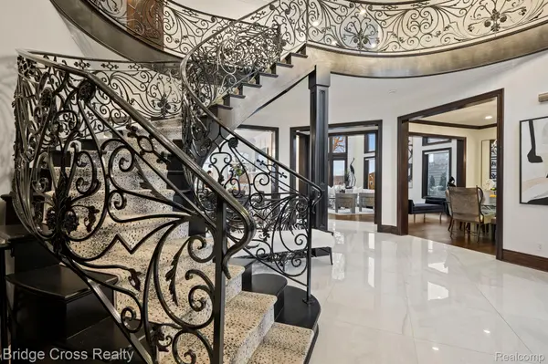 5820 LAKEVIEW AVE, Orchard Lake Village, MI 48323