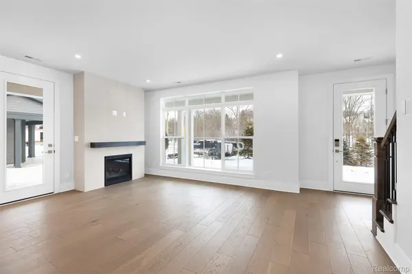 106 Apaloosa, Northville, MI 48167