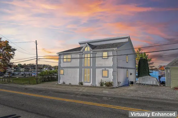 2076 S Long Lake RD, Fenton, MI 48430