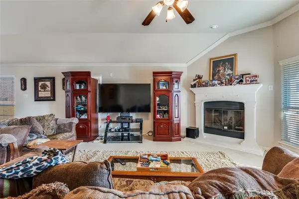 626 Saddlebrook, Desoto, TX 75115