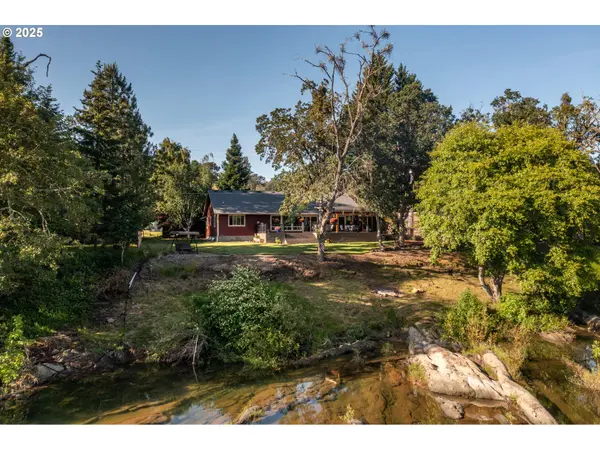 418 RIVERSHORE DR, Roseburg, OR 97470