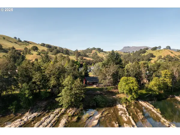 418 RIVERSHORE DR, Roseburg, OR 97470