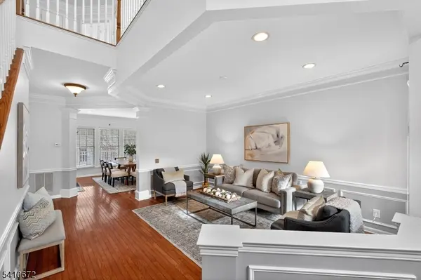 4 Generals Ln, Totowa Boro, NJ 07512