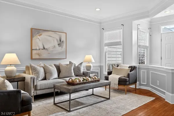 4 Generals Ln, Totowa Boro, NJ 07512