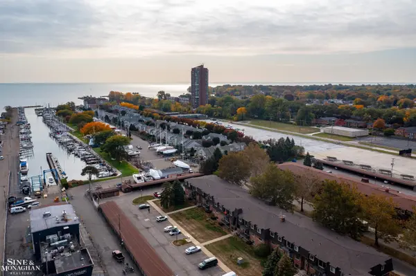 404 RIVIERA TERRACE DR, St Clair Shores, MI 48080