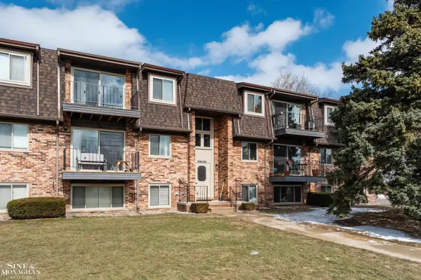 404 RIVIERA TERRACE DR, St Clair Shores, MI 48080