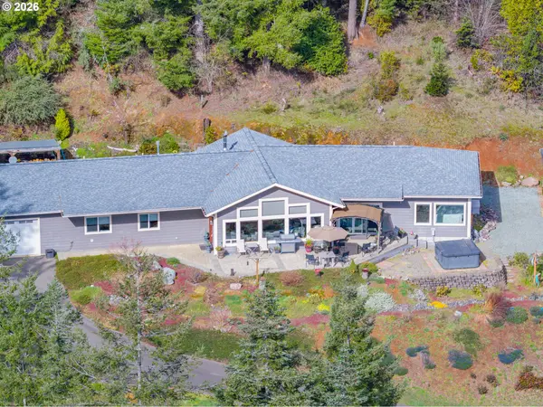 1561 N LAUREL ST, Coquille, OR 97423