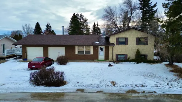 607 7 AVE W, Hanna, AB T0J 1P0