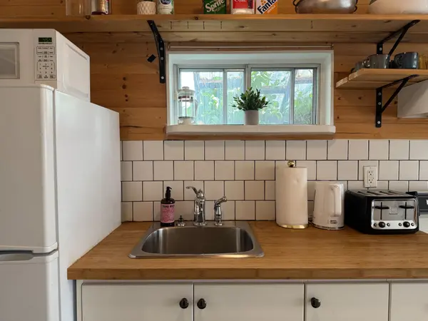 325 Westmoreland AVE N, Toronto W02, ON M6H 3A6