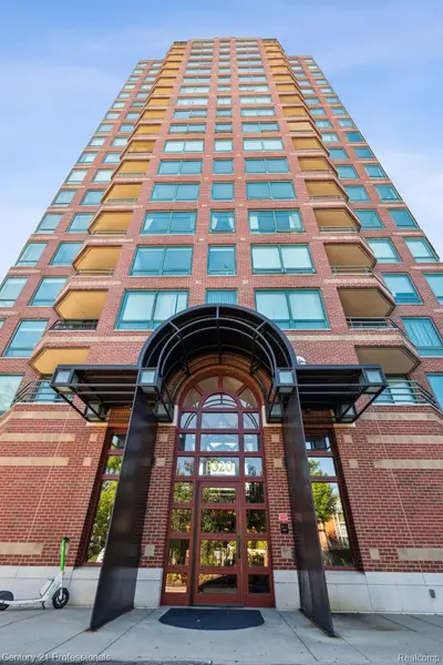 3320 SPINNAKER LN #11B, Detroit, MI 48207