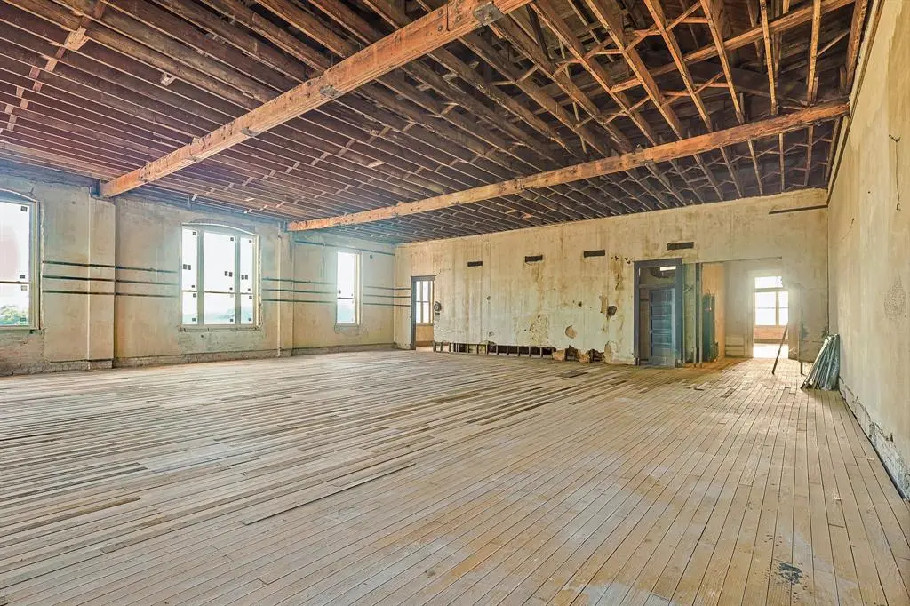 125 S Waco Street #2, Hillsboro, TX 76645