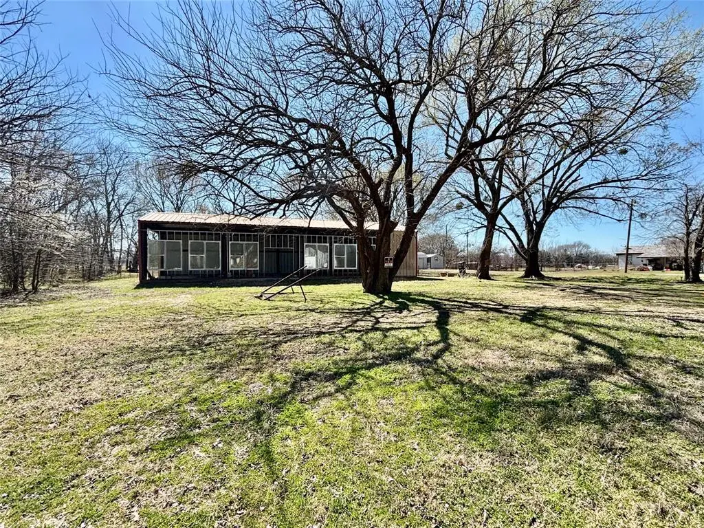 5252 E FM 1396, Telephone, TX 75488