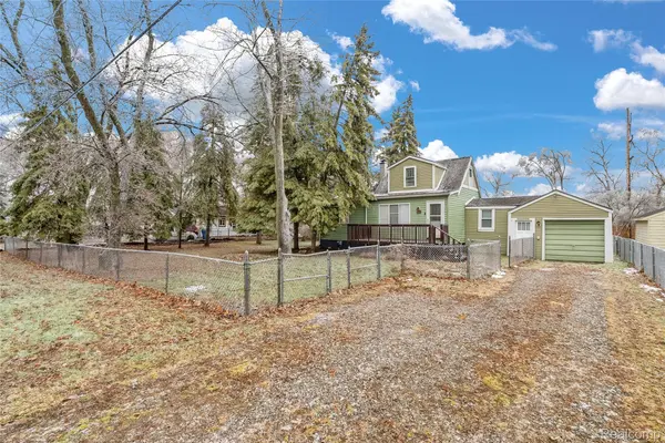 6522 Saline DR, Waterford Charter Township, MI 48329