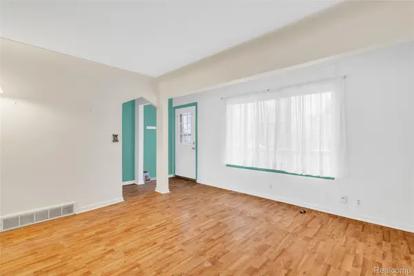 6522 Saline DR, Waterford Charter Township, MI 48329