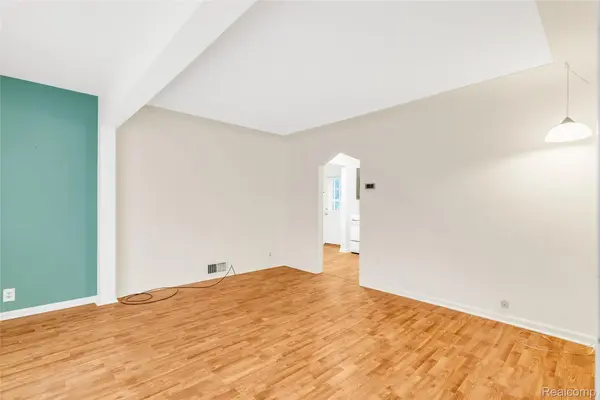 6522 Saline DR, Waterford Charter Township, MI 48329