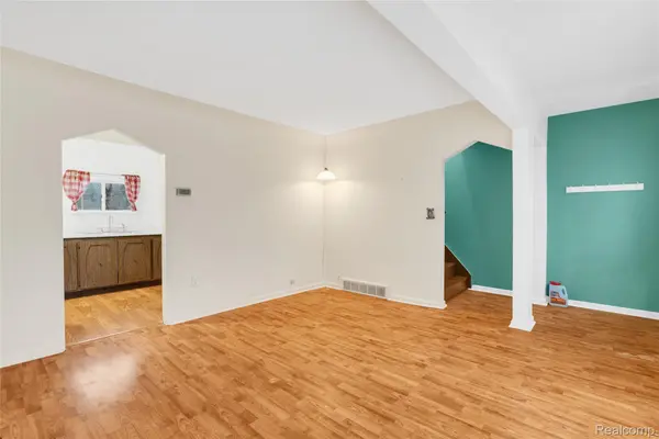 6522 Saline DR, Waterford Charter Township, MI 48329