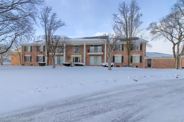 29624 Middlebelt RD #2902, Farmington Hills, MI 48334