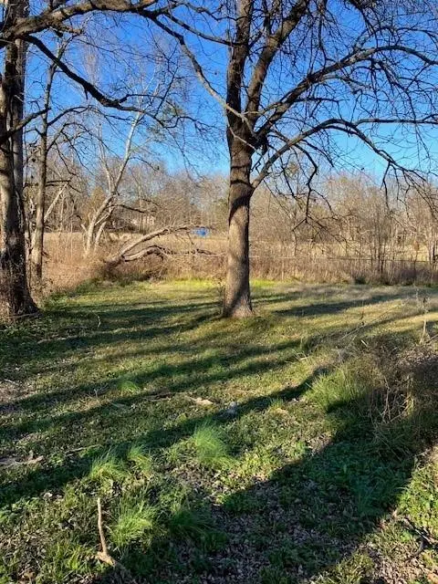 1013 W College, Clarksville, TX 75426