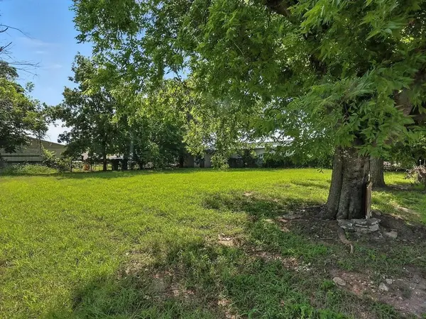 1102 Hillsboro Street, Cleburne, TX 76033