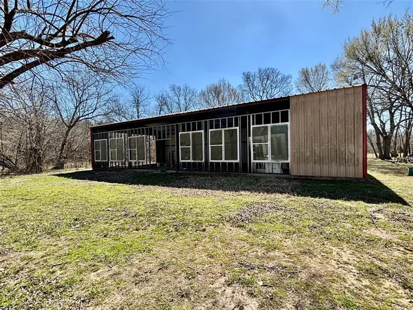 5252 E FM 1396, Telephone, TX 75488