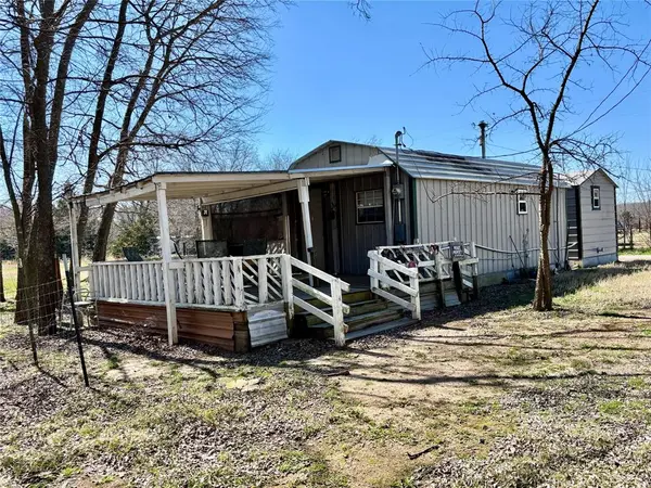 5252 E FM 1396, Telephone, TX 75488