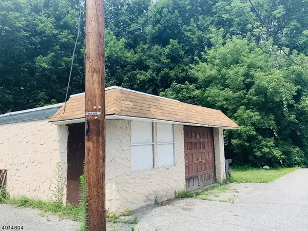 62 King Cole Rd, Hamburg Boro, NJ 07419