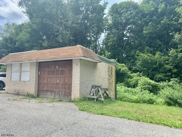 62 King Cole Rd, Hamburg Boro, NJ 07419