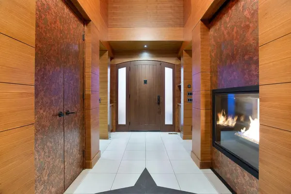 738 Crescent RD NW, Calgary, AB T2M 4A7