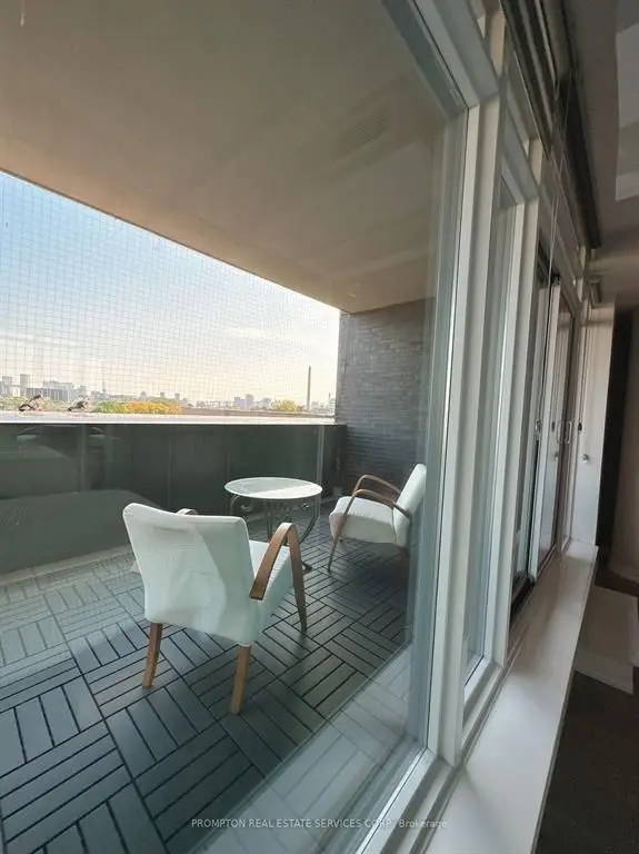 297 College ST #503, Toronto C01, ON M5T 0C2