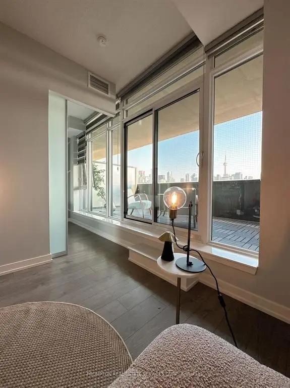 297 College ST #503, Toronto C01, ON M5T 0C2